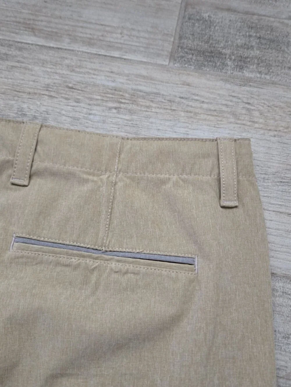 Tommy Bahama Performance Stretch Golf Shorts Mens Khaki Grip Waist Athleisure 36